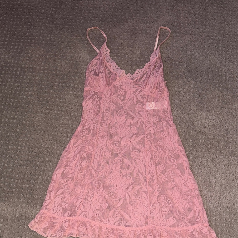 Elegant Pink Lace Chemise
